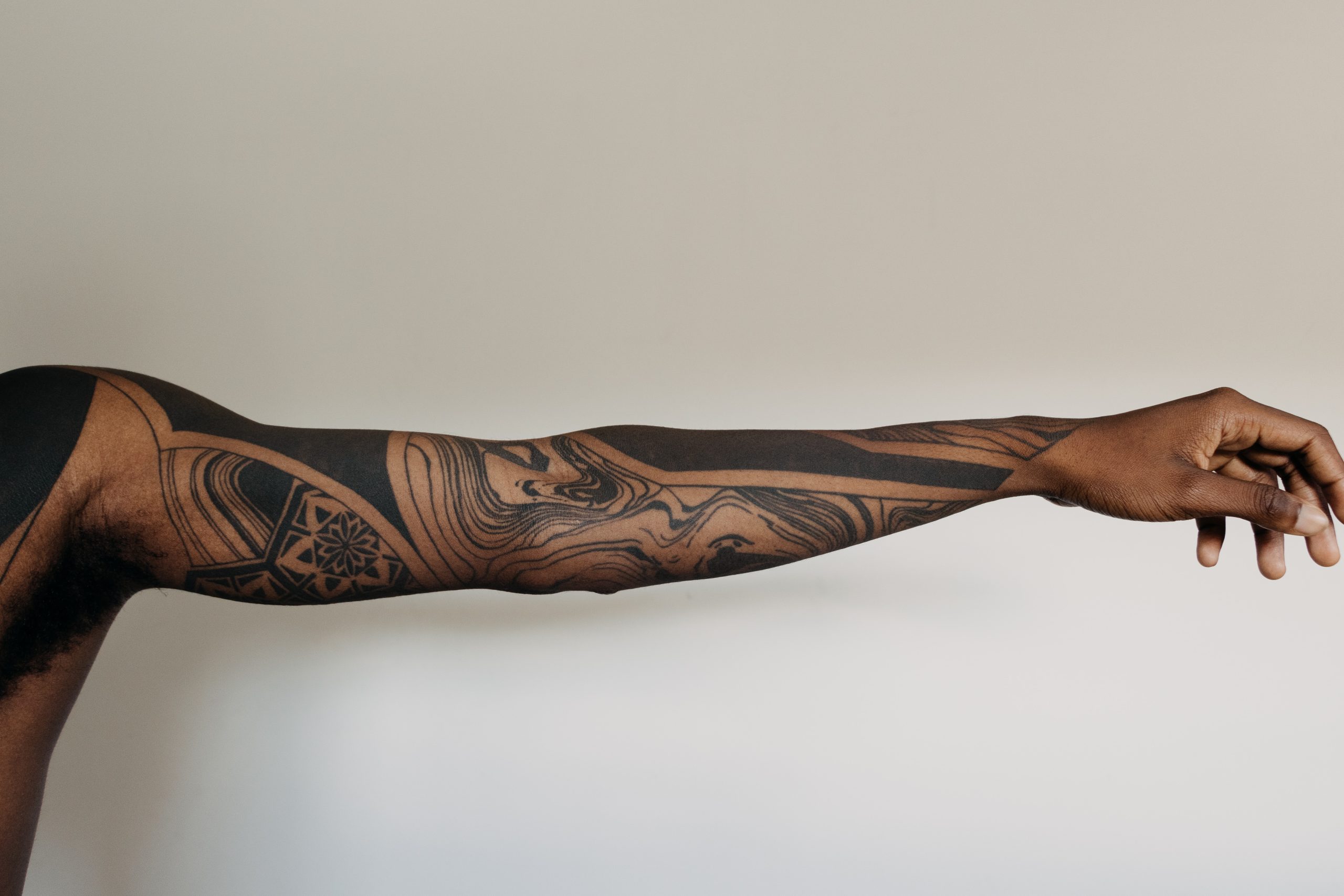 Tatuaże i ich znaczenie w różnych kulturach