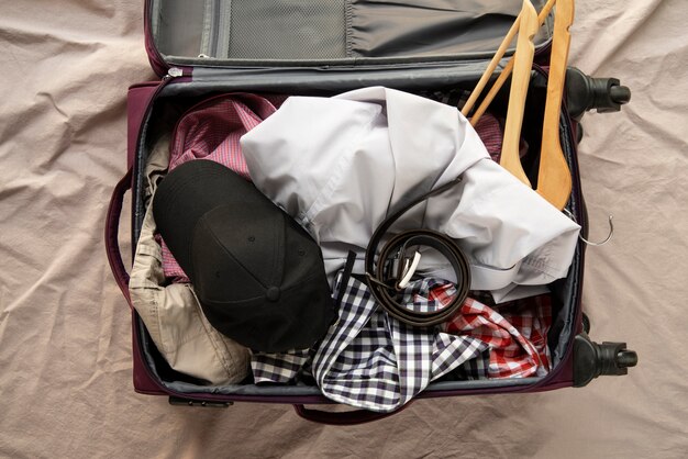 Jak efektywnie spakować bagaż na podróż – praktyczne porady